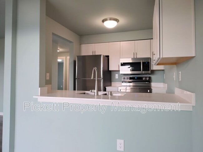 Building Photo - 3340 Narrows View Ln NE