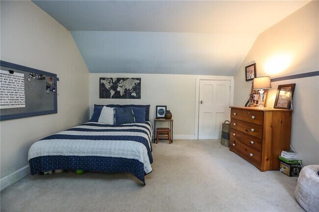 Building Photo - 2856 Elmwood Ave