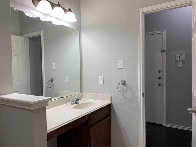 Building Photo - 15428 Adlong Dr