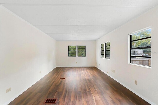 Building Photo - 831 Wolf Trail