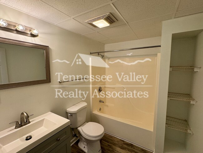 Building Photo - 720-722 W. Outer Dr.