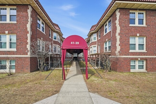 Building Photo - 41 Richardson Ave