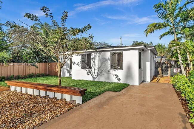 Building Photo - 1123 NE 1st Ave.