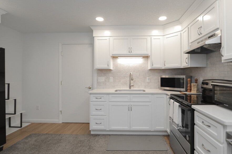 Building Photo - 159 Redfern Dr