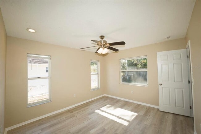 Building Photo - 207 Periwinkle Rd