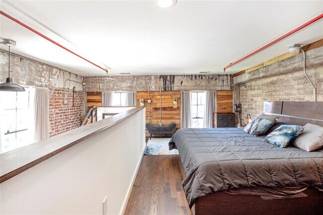 Building Photo - 650 Glen Iris Dr NE