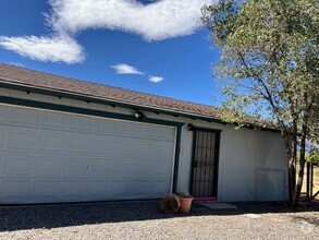 Building Photo - Guest house with office/2nd bedroom