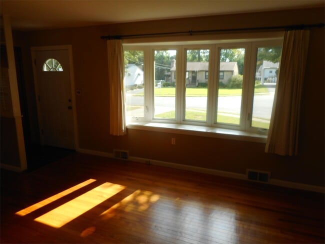 Building Photo - 117 Anderson Ave