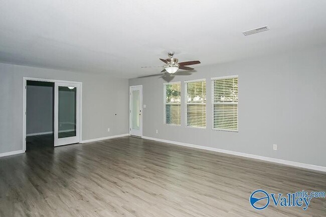 Building Photo - 3703 Avalon Lake Dr SW