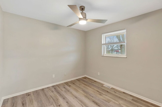 Building Photo - 7201 Longfield Dr