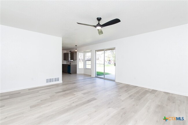 Building Photo - 1609 Hughes Ave