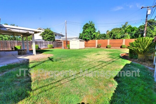 Building Photo - 2128 W La Loma Dr