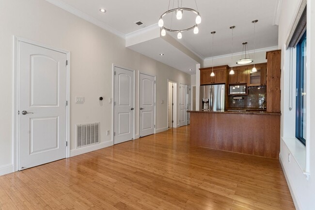 Building Photo - 2 Bed, 2 Bath, 2 Car Parking - Stunning Co...