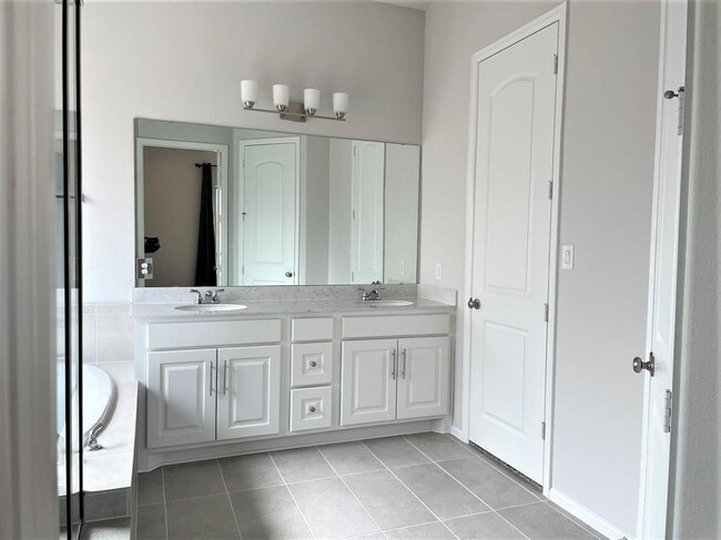 Building Photo - 156 Santa Maria St