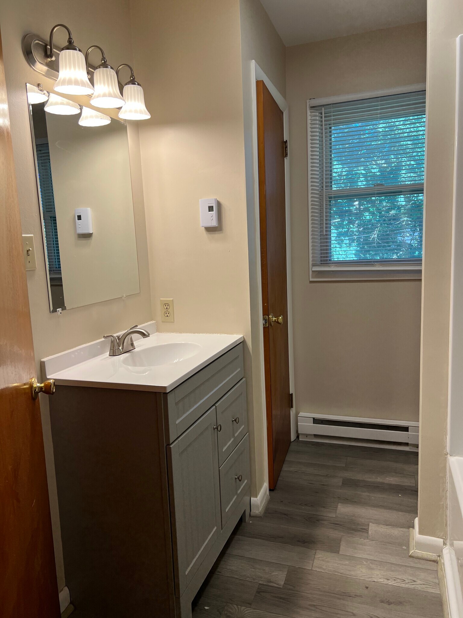 Building Photo - 729 Low St