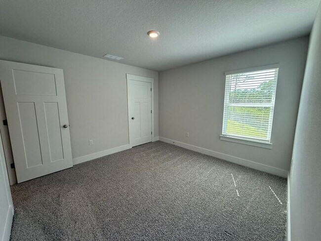 Building Photo - Gulf Breeze - Deer Ridge Crossing - 4 bedroom, 2.5 bathroom - New Construction