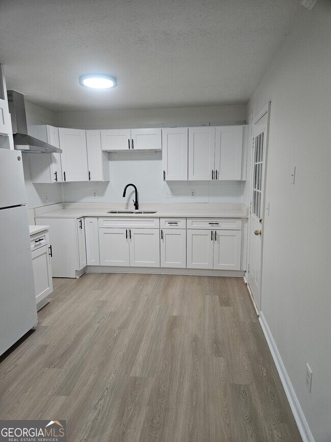 Building Photo - 5604 Estates Ct