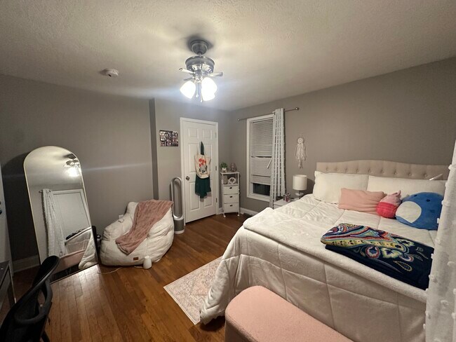 Building Photo - 314 Pleasant St