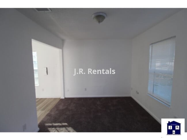 Building Photo - 503 W Washington Ave