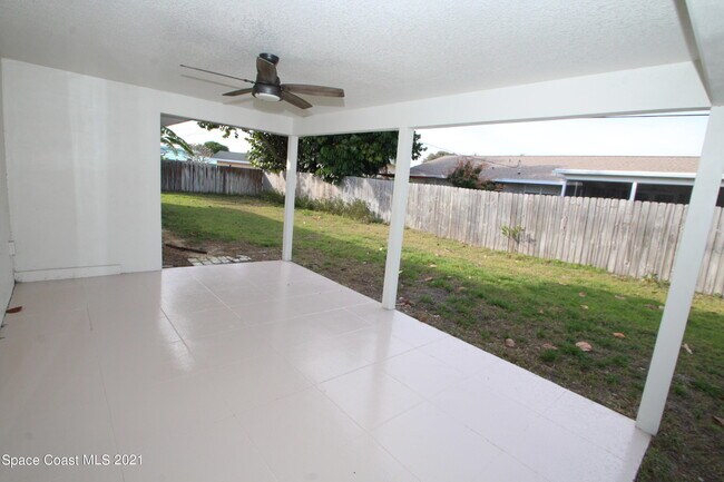 Building Photo - 580 Pine Tree Dr