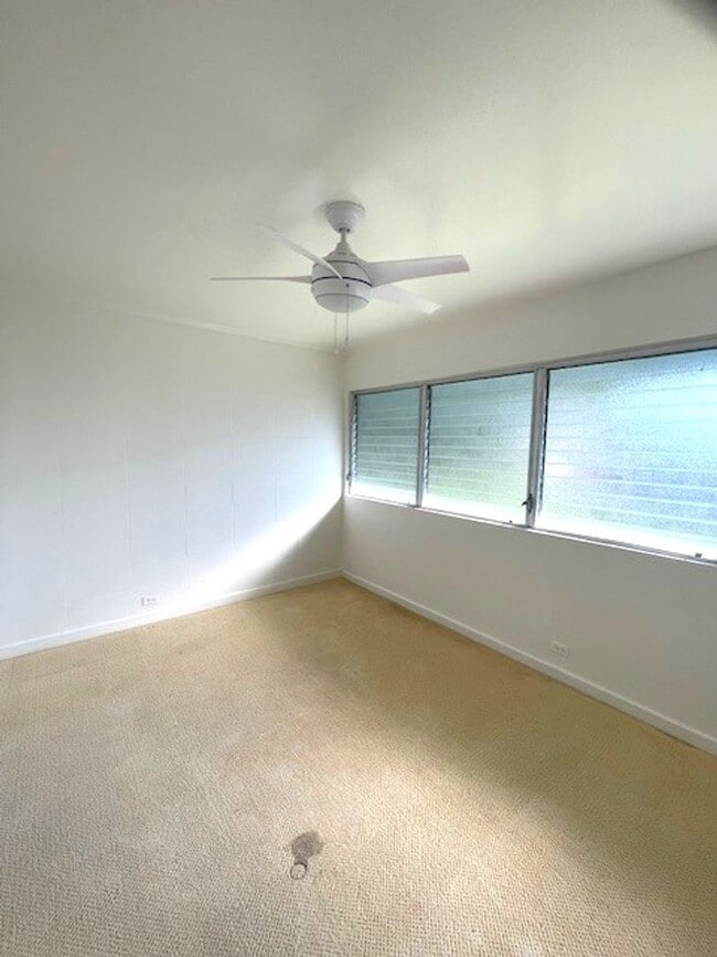 Building Photo - 2 Bed/ 2 Bath/ 2 Parking unit In Honolulu