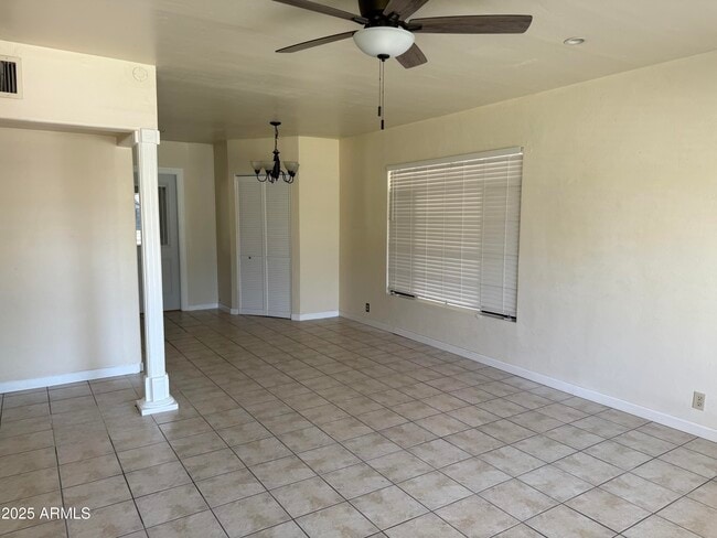 Building Photo - 1632 E Hudson Dr
