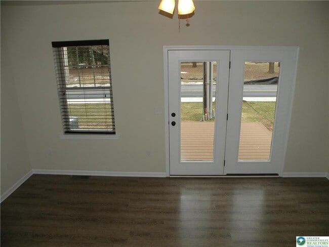 Building Photo - 607 Linden St