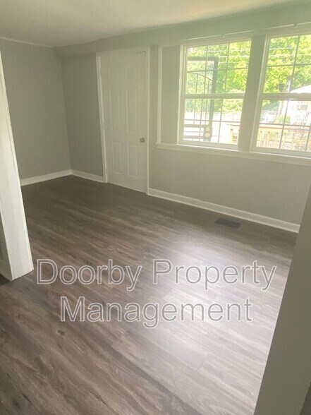 Building Photo - 2700 N Orchard Knob Ave