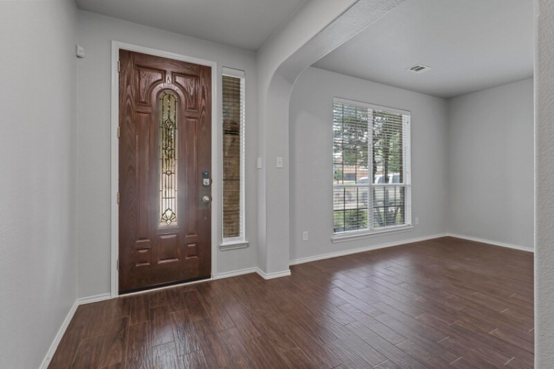 Building Photo - 5209 Memorial Dr