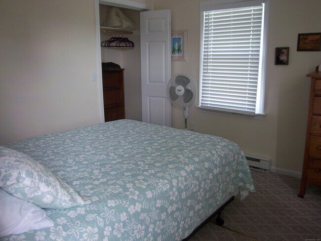 Building Photo - 55 Pine Island Rd