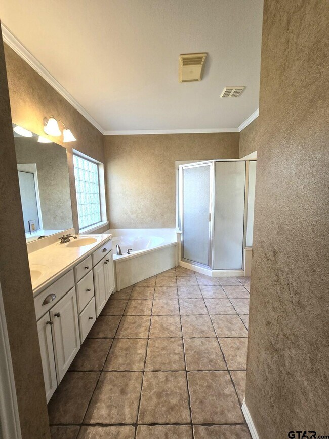 Building Photo - 5603 Thomas Nelson Dr