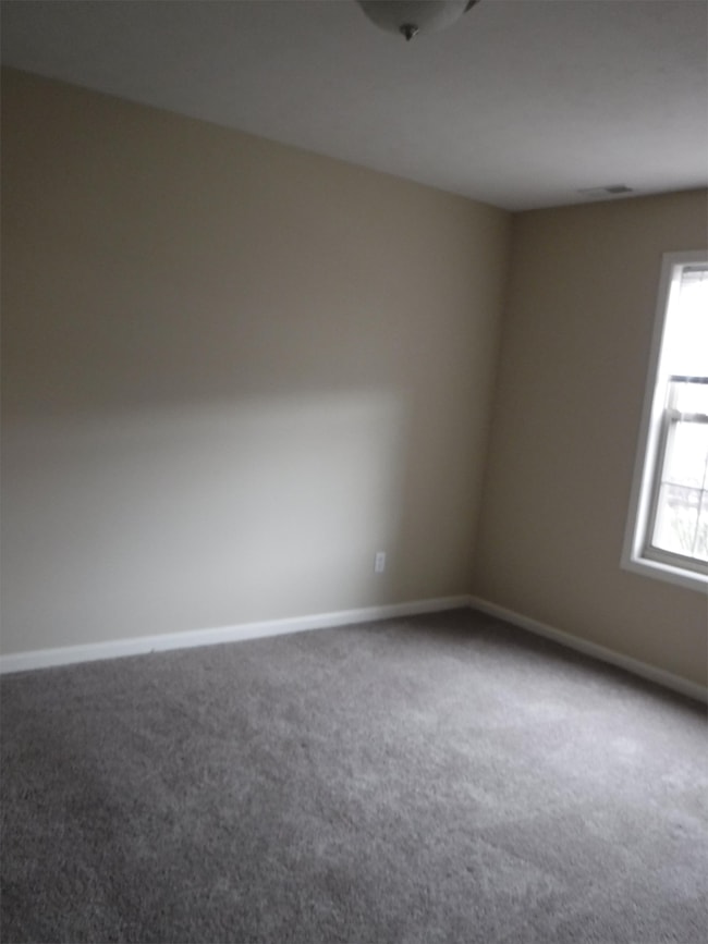 Building Photo - 109 Lake Point Dr