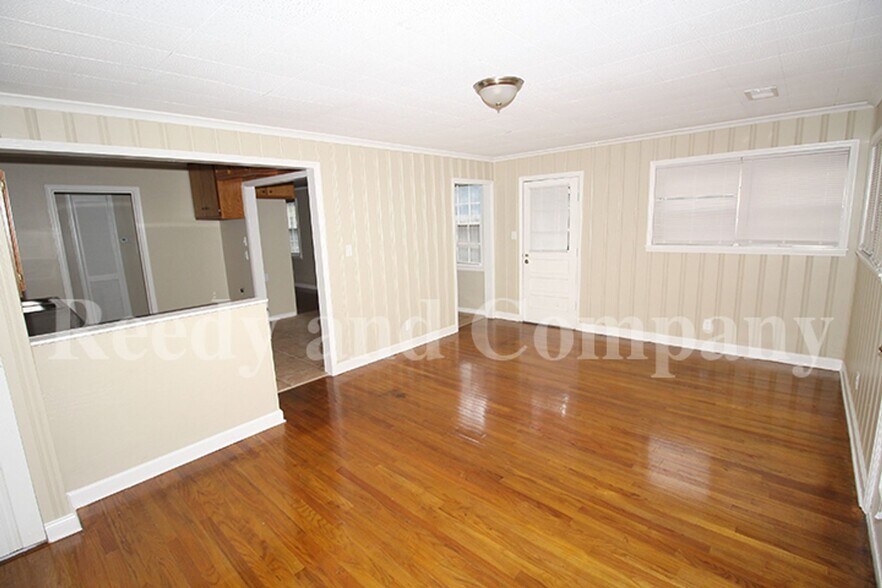 Building Photo - 1446 Russwood Rd