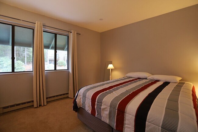 Building Photo - 2 Bed 1.5 Bath Furnished Winter Seasonal Condo in Waterville Valley! - $2400/mo