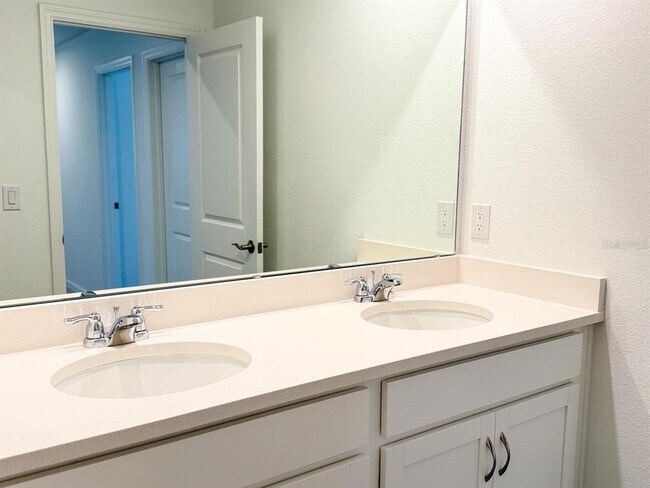 Building Photo - 1327 Normandy Dr