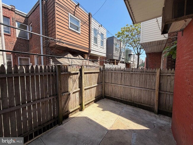 Building Photo - 2045 Snyder Ave