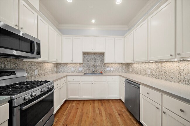 Building Photo - 4031 Bellefontaine