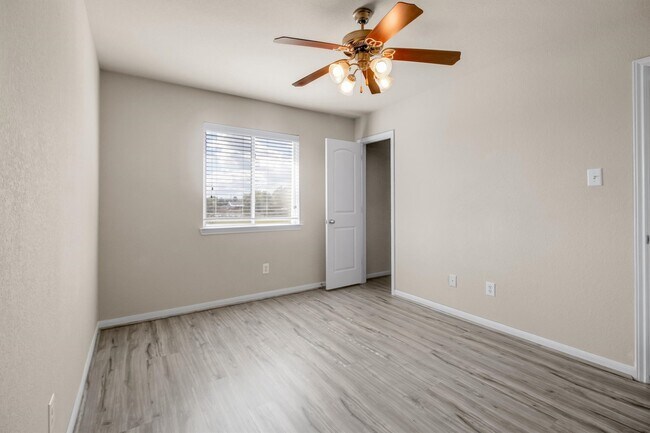 Building Photo - 7406 Valentine Ln