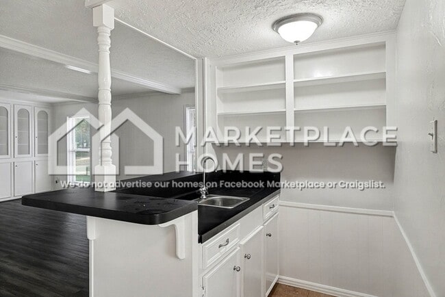 Building Photo - 7611 Theisswood Rd