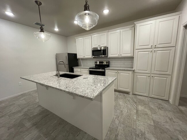 Building Photo - Beautiful New Townhome in North Lubbock Cl...