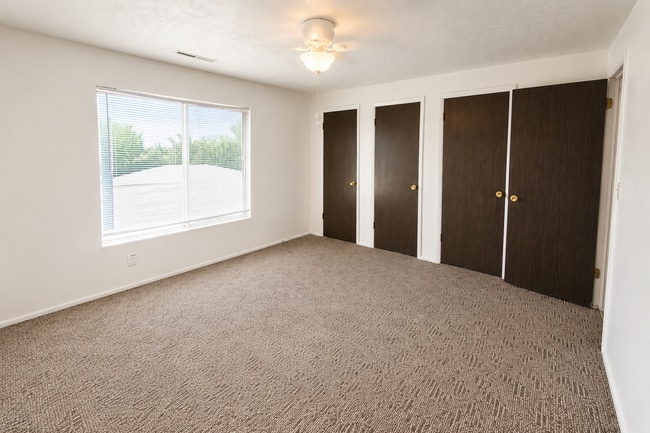 Building Photo - 745 1350 S