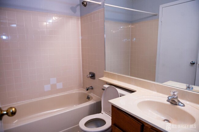 Building Photo - 2162 Ash Ct