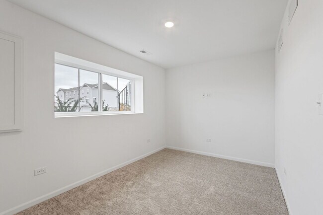 Building Photo - 25644 W Yorkshire Dr