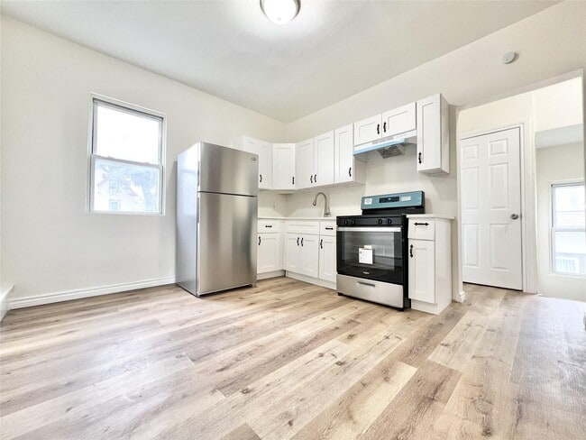 Building Photo - 412 Highland Ave