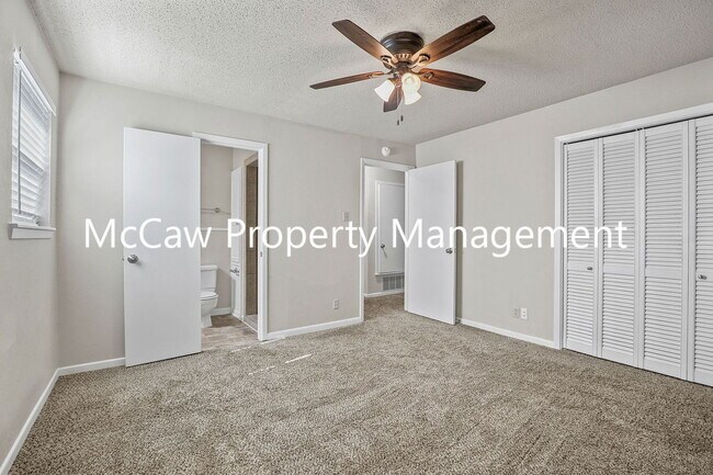 Building Photo - 1110 Rosedale Dr