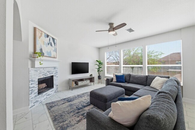 Building Photo - 4943 Sunset Ridge Dr