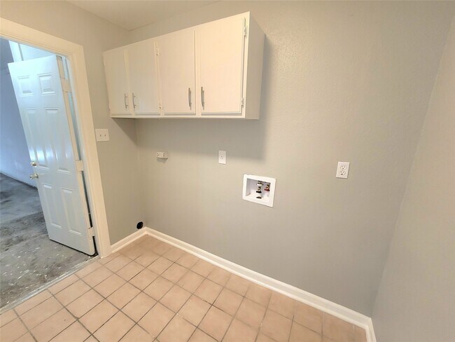 Building Photo - 5920 Arncliffe Dr