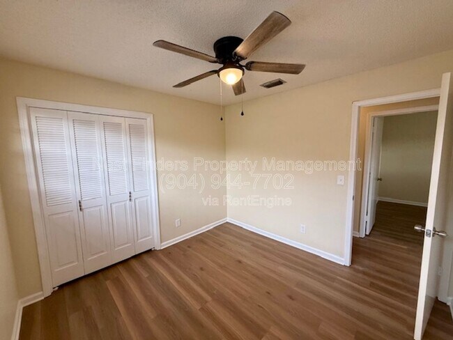 Building Photo - 5907 Gumwood Dr