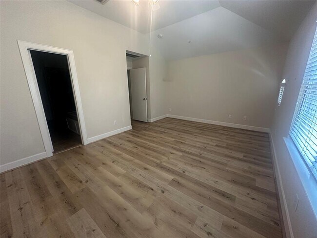 Building Photo - 8710 Beverly Hill St