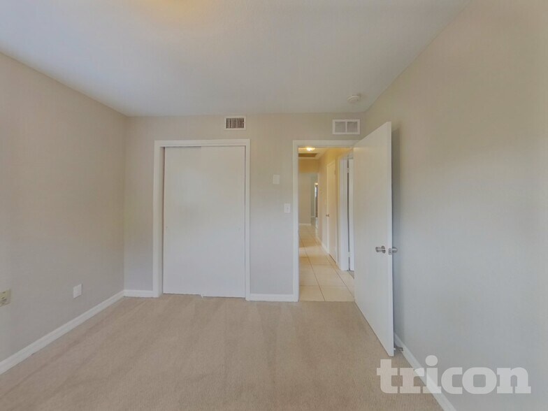 Building Photo - 2529 Brentwood Dr